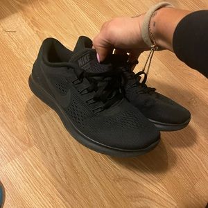 womens black Nikes